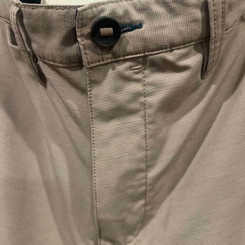 Billabong Light Tan Shorts - Picture 6 of 13